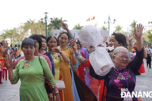 Sôi nổi lễ hội áo dài dành cho bệnh nhân Bệnh viện Ung bướu Đà Nẵng