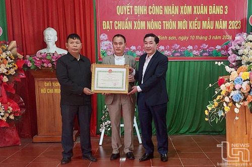 TP. Sông Công: Xóm Xuân Đãng 3 đón Bằng công nhận nông thôn mới kiểu mẫu