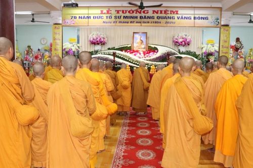 Ni giới hệ phái Khất sĩ tưởng niệm 70 năm Tổ sư Minh Đăng Quang vắng bóng (1954-2024)