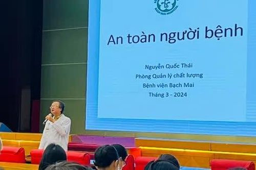 Bệnh viện Bạch Mai mở khóa đào tạo 'Sự cố y khoa và An toàn người bệnh'.