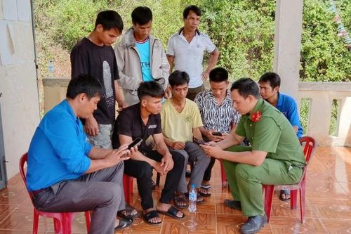 Thượng úy Công an bám bản vùng cao, tận tụy với công việc