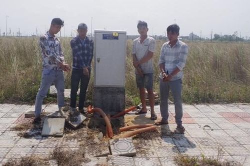 Bắt nhóm đối tượng đi ôtô gây ra hàng chục vụ trộm thiết bị điện công trình