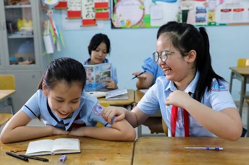 Bài mẫu viết thư UPU lần thứ 53: Hãy đặt điện thoại xuống và kết nối với nhau bằng cả trái tim