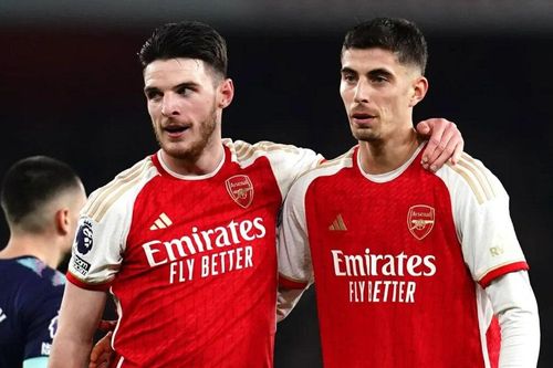 Arsenal lên đỉnh bảng Ngoại Hạng Anh