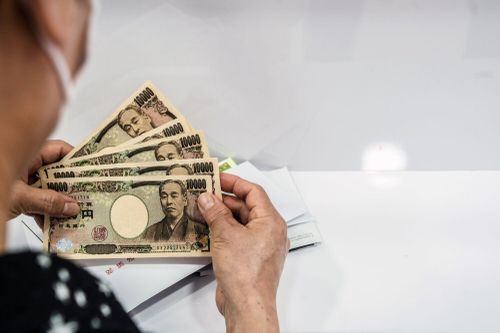 Nhật Bản thoát nguy cơ suy thoái