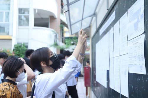 Phí đặt cọc trường tư: Cần có quy định để hài hòa quyền lợi các bên