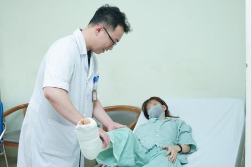 Bị xe tải 1,5 tấn đè ngang người, nữ bệnh nhân được cứu sống kỳ tích