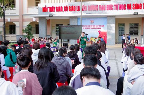 Sóc Trăng phổ biến Luật Biên phòng Việt Nam cho hơn 1.000 học sinh
