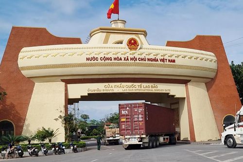 Tạo tiền đề hình thành khu kinh tế thương mại xuyên biên giới Lao Bảo - Đensavẳn