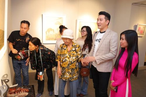 Triển lãm Duyên Tơ: Tranh lụa trong hơi thở đương đại