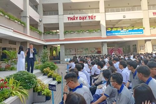 Làm gì khi ba mẹ không ủng hộ lựa chọn ngành nghề tương lai?