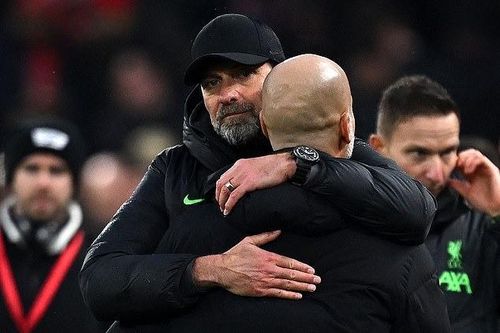 Chùm ảnh: Liverpool, Man City 'dâng' ngôi đầu Ngoại hạng Anh cho Arsenal