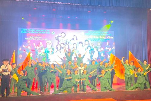 Sống động hóa giờ học nhờ sân khấu hóa tác phẩm văn học, lịch sử