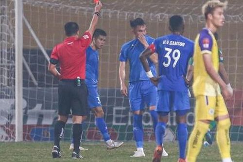 Vào bóng triệt hạ Tuấn Hải, Tăng Tiến bị treo giò 4 trận