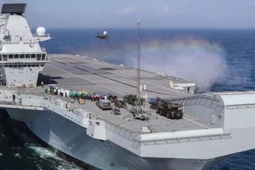 Tàu sân bay Anh HMS Queen Elizabeth 3,8 tỷ USD bốc cháy tại cảng