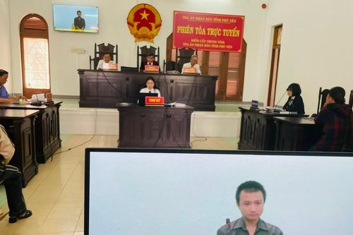 Xét xử trực tuyến đối tượng đánh chết người sau va chạm giao thông tại Phú Yên