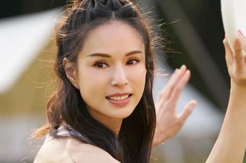 Lý Nhược Đồng khoe nhan sắc 11 năm không thay đổi