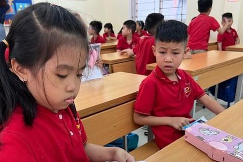 Đua luyện thi vào lớp 1