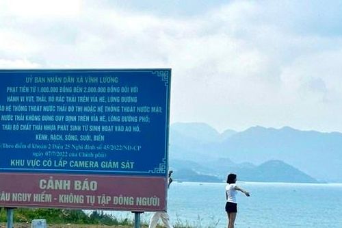 Vô tư chụp ảnh, ngắm cảnh sát mép vực 'tử thần' tại Nha Trang