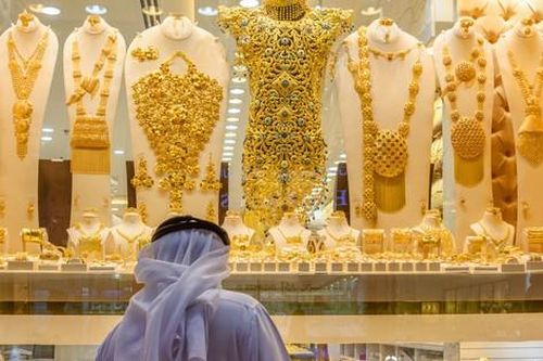 Giá vàng tăng phi mã, chợ vàng Dubai ế ẩm