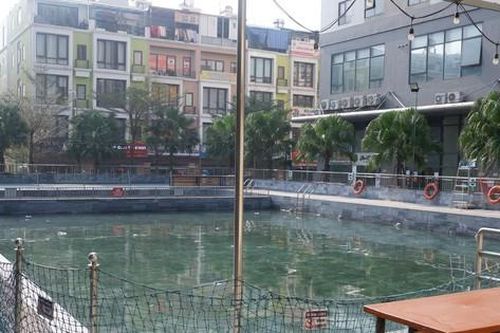 Cháu bé tử vong tại bể bơi ở Hà Nội: Vì sao 7 tháng vẫn chưa có kết quả giám định?