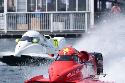 Cuộc trình diễn của những 'cỗ máy tốc độ' 250km/h tại Giải UIM F1H2O Quy Nhơn