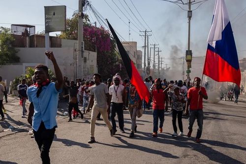 Mỹ và châu Âu sơ tán nhân viên Đại sứ quán khỏi Haiti