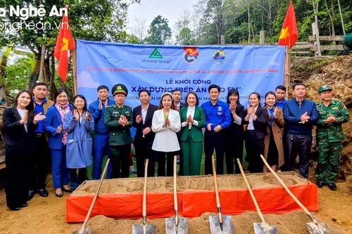 Khởi công xây dựng công trình 'Bếp ăn cho em' tại huyện Tương Dương