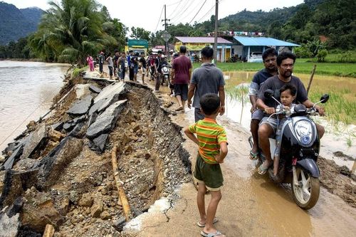 Indonesia: 19 người thiệt mạng và hơn 70.000 người phải sơ tán do lũ lụt, lở đất