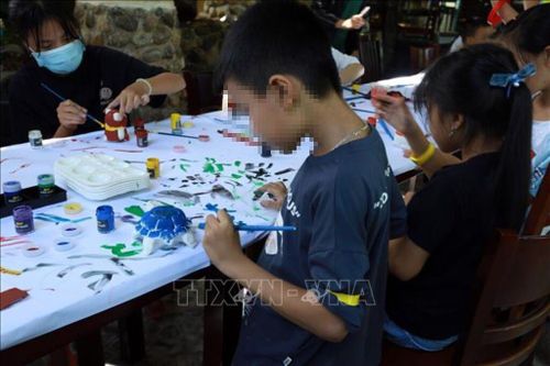 Nghiêm cấm lợi dụng việc tổ chức hoạt động trải nghiệm ngoài nhà trường, thu tiền trái quy định