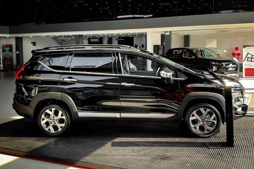 Mitsubishi Xpander Cross giảm giá 'sập sàn' trong tháng 3