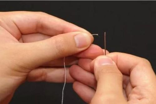 Người xưa khuyên phụ nữ mới sinh kiêng xâu kim chỉ, hà cớ gì lại như vậy?
