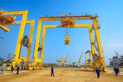 Cảng Đà Nẵng đầu tư 4 khung cẩu bánh lốp ERTG hiện đại hàng đầu thế giới