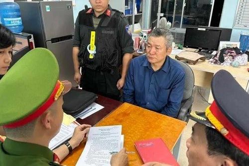 Giám đốc người Hàn Quốc cùng thuộc cấp 'dính' buôn lậu