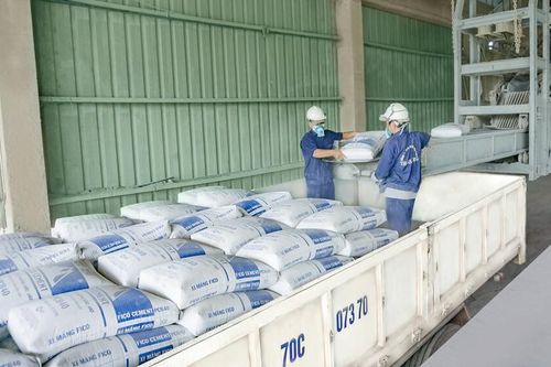 Ngành xi măng kỳ vọng 'sáng' hơn nhờ đầu tư công