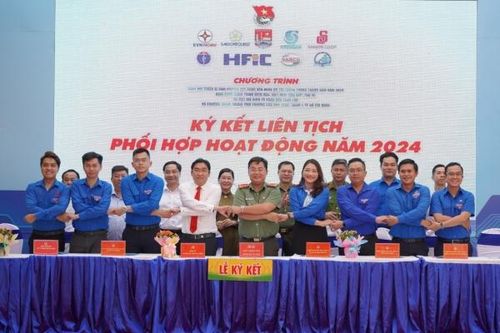 Đoàn Thanh niên ngành điện TP. Hồ Chí Minh tham gia 'Ngày cao điểm tình nguyện xây dựng văn minh đô thị'