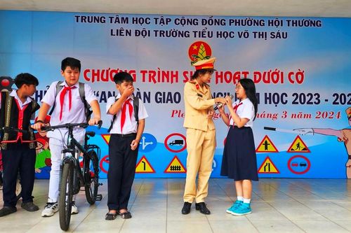 Tuyên truyền An toàn giao thông cho giáo viên, học sinh Trường Tiểu học Võ Thị Sáu