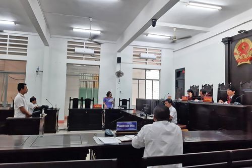 Lãnh án vì tấn công thực khách nhắc nhở đừng gây sự