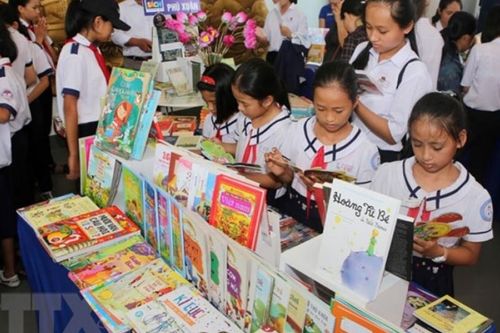 Nuôi dưỡng tâm hồn con trẻ từ tủ sách gia đình