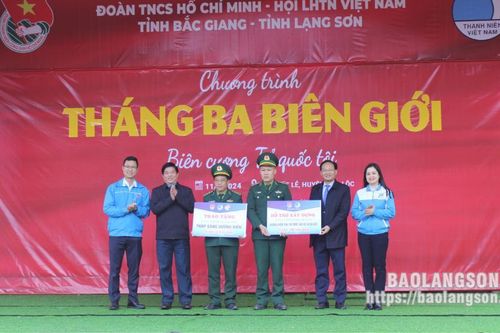Nhiều hoạt động tại chương trình 'Tháng Ba biên giới'