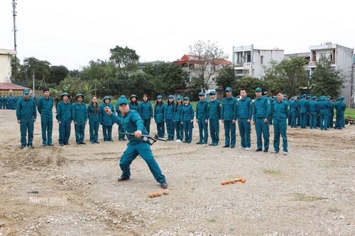 Thành phố Ninh Bình khai mạc huấn luyện dân quân tự vệ mới năm 2024
