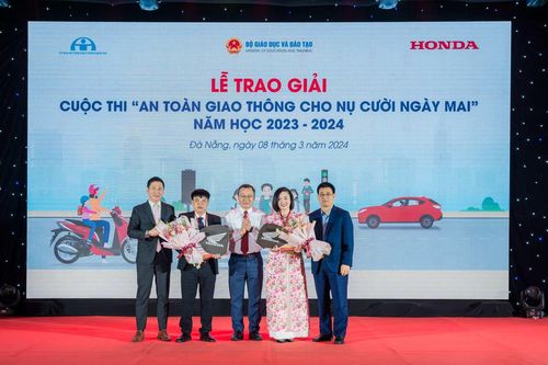 Honda Việt Nam vinh danh những gương mặt xuất sắc trong Cuộc thi 'ATGT cho nụ cười ngày mai'