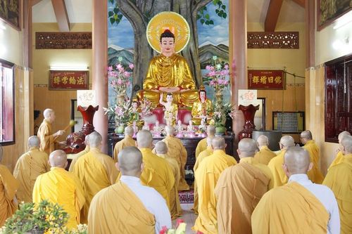 Chư Tăng Ni H.Bình Chánh Bố-tát, thính giới tập trung đầu năm Giáp Thìn