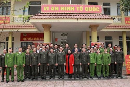 Thứ trưởng Trần Quốc Tỏ thăm, làm việc tại Công an xã ở Hà Tĩnh