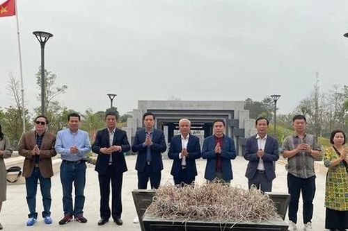 Câu lạc bộ 65 Hải Dương tri ân chiến sĩ Điện Biên và tặng quà học sinh Lào Cai, Lai Châu