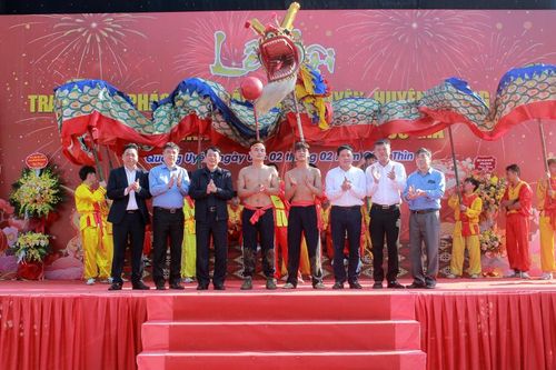 Xã Phúc Sen đoạt được đầu pháo tại Lễ hội tranh đầu pháo thị trấn Quảng Uyên