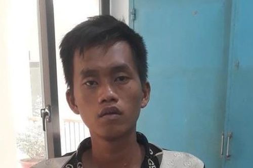 Hai đối tượng tuổi teen rình trước nhà dân để tấn công, cướp tài sản