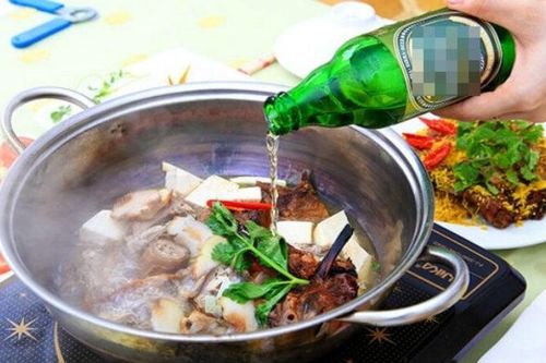 Ăn món hấp bia, ướp rượu có lên nồng độ cồn?