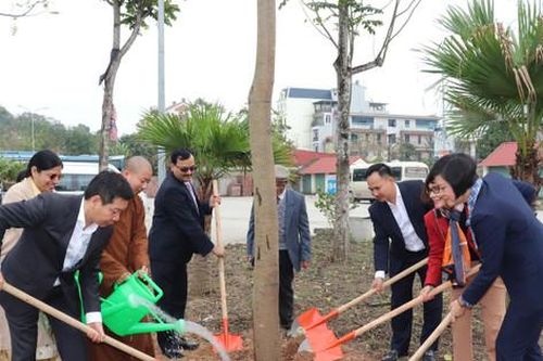 Hội Hữu nghị Việt Nam - Ấn Độ thành phố Hà Nội tổ chức trồng cây hữu nghị