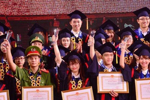 Thu hút, tạo nguồn cán bộ từ sinh viên xuất sắc